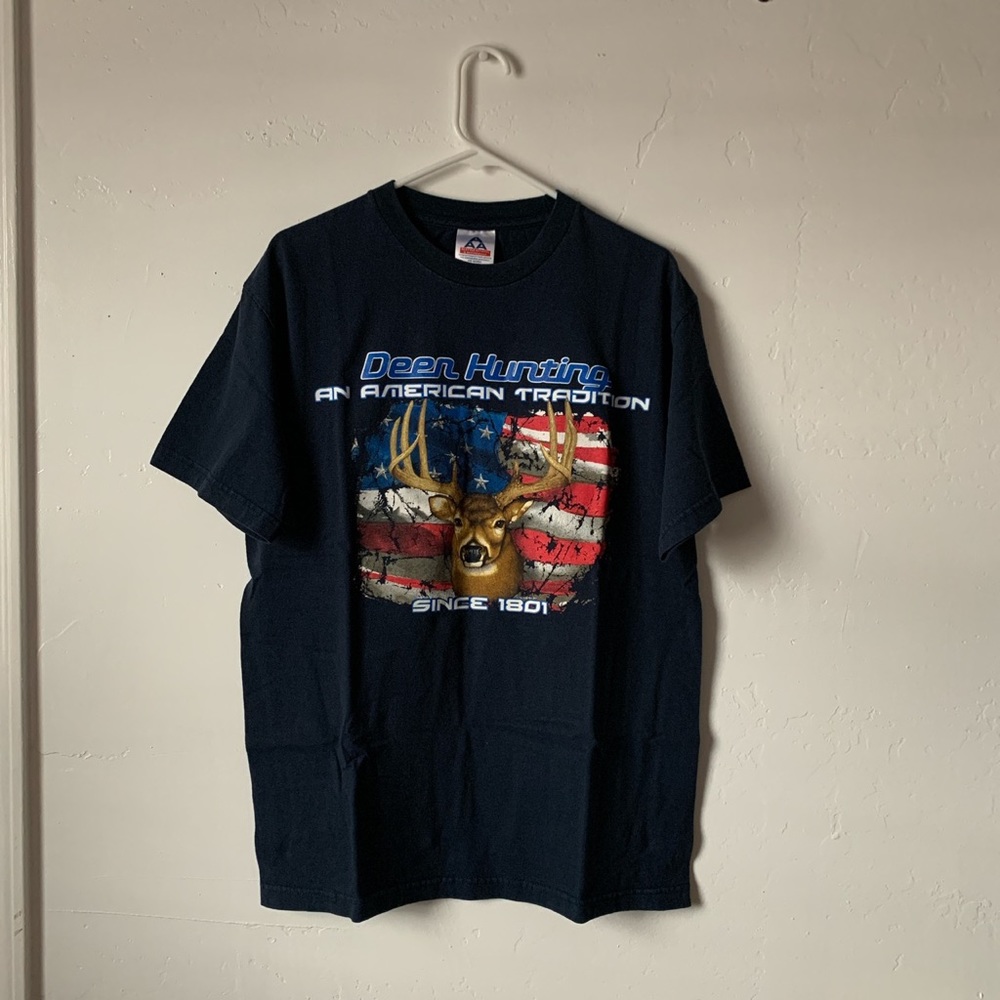 Deer Hunting American Tradition T-shirt
